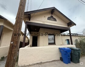 Building Photo - Charming Two Bedroom/One Bath