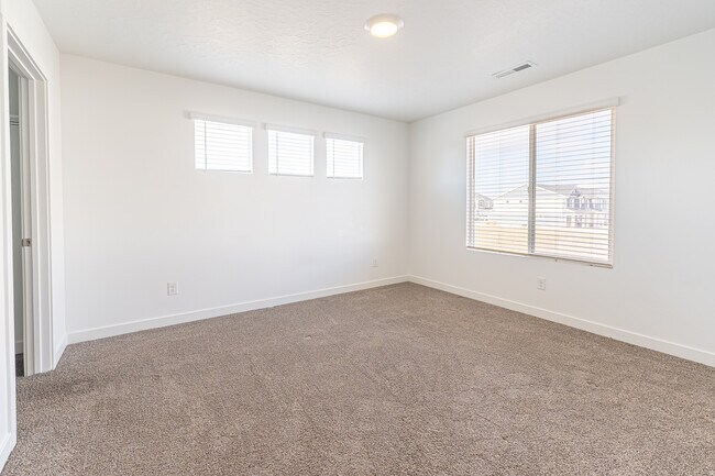 Building Photo - 3601 E 1360 S