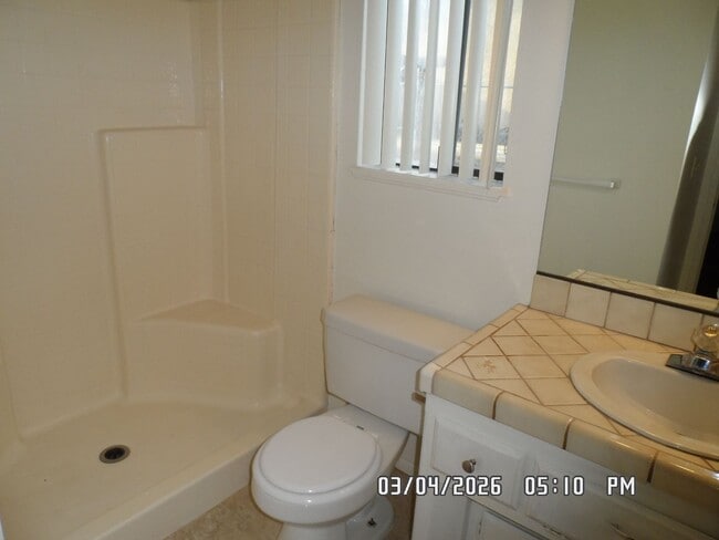 Building Photo - 3 Bedrooms, 1.75 Bathrooms, 2 Car Garage, Fully Fenced, Central Air & Heat, Large Lot, Wood Flooring