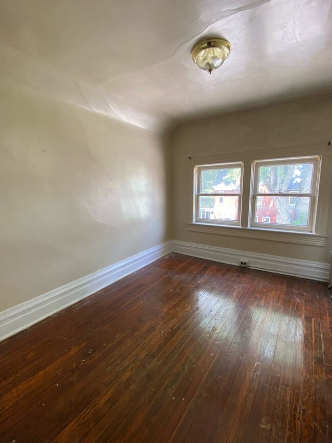 Building Photo - 1113