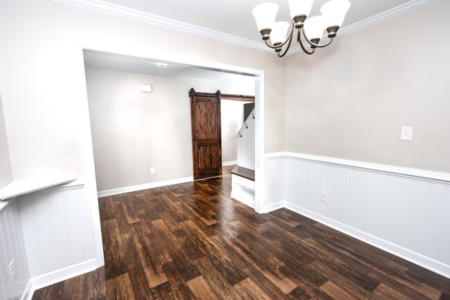 Building Photo - 204 Gillcrest Ct