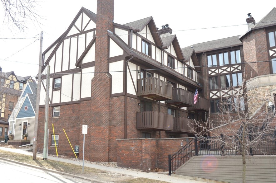 Building Photo - 328 N Allen St