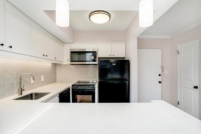 Building Photo - 5353 Institute Ln
