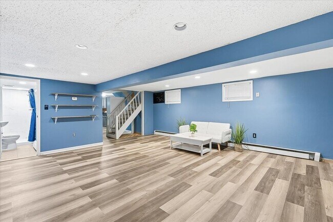 Building Photo - 169 Zabriskie St