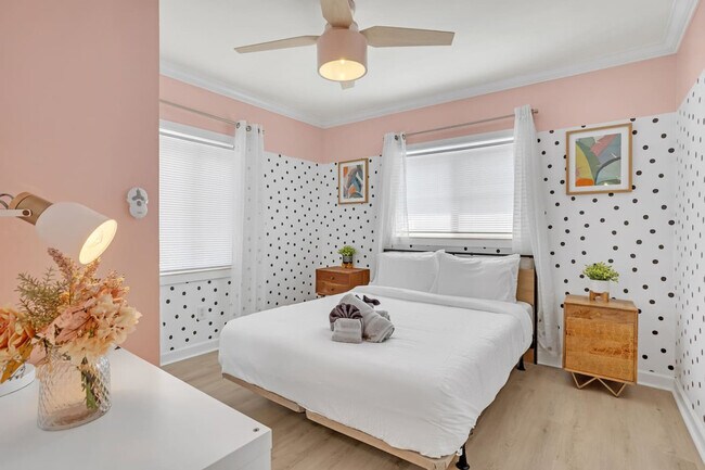 Building Photo - 571 Lee Dr