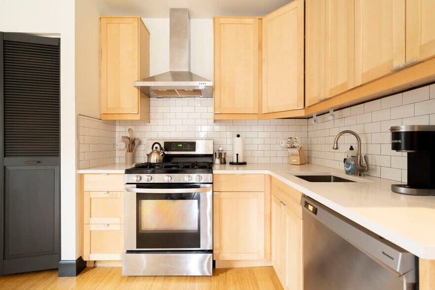 Building Photo - 2319 NW Raleigh St