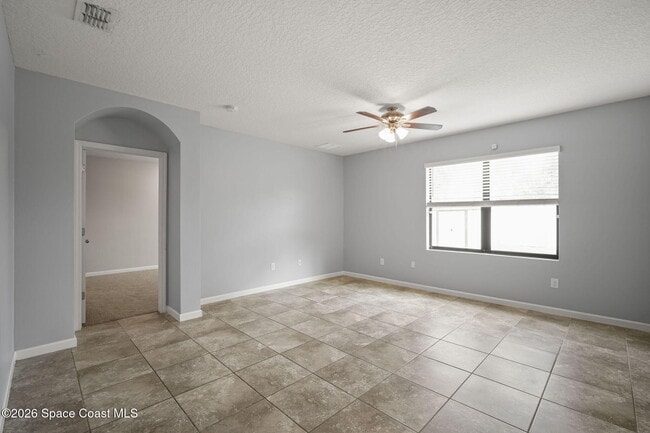Building Photo - 548 Coyote Dr