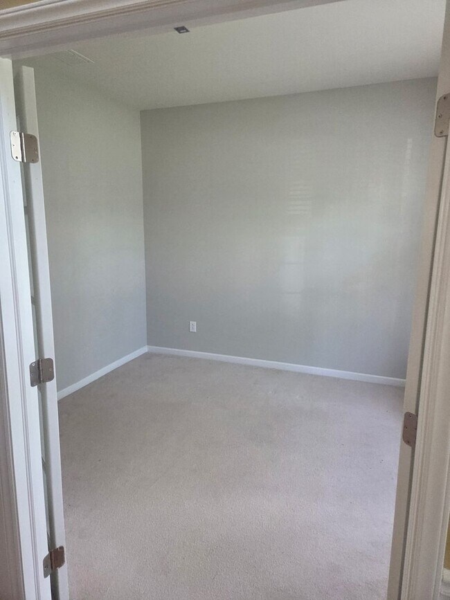 Building Photo - Beautiful 4 Bedroom, 2.5 Bath in Ballantyne Area