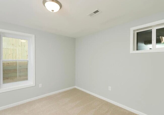 Building Photo - 5804 Berwyn Rd