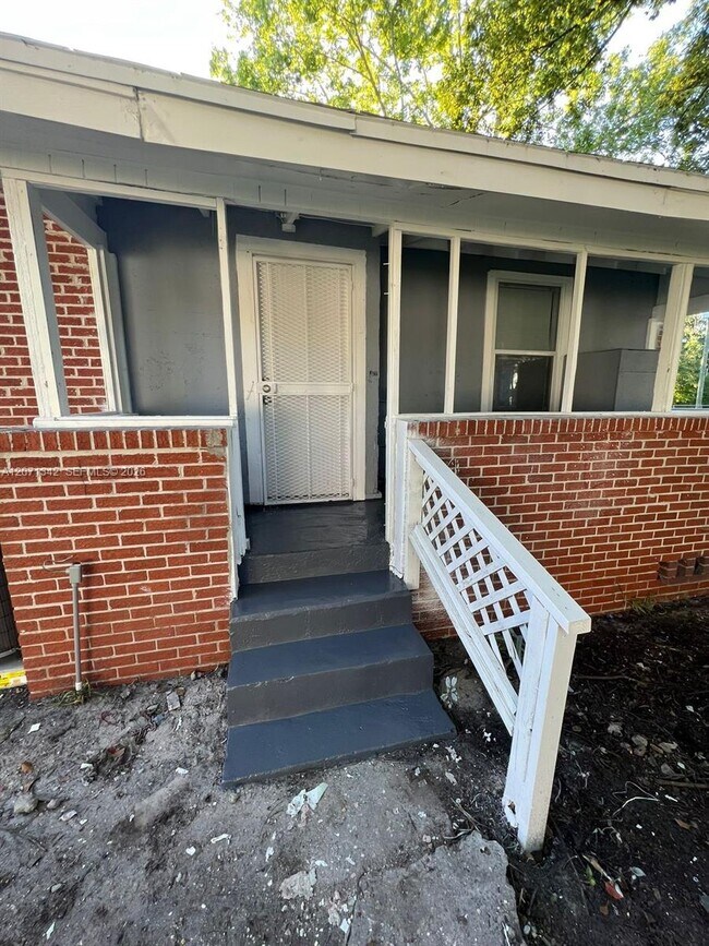 Building Photo - 5703 Ave B
