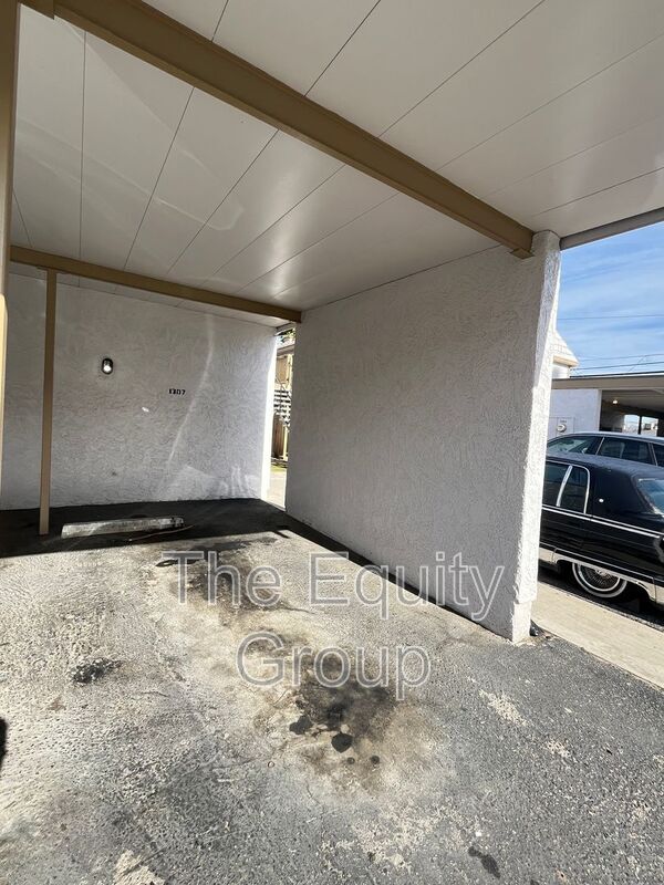 Building Photo - 1307 S Court St