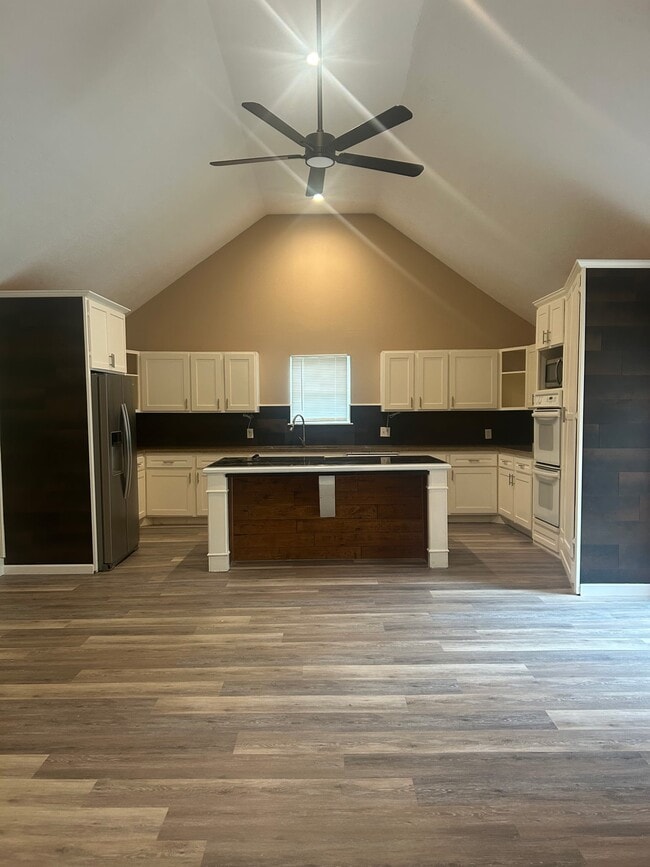 Building Photo - 17821 Theiss Mail Rte Rd