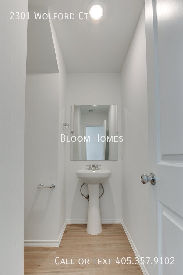 Building Photo - 2301 Wolford Ct