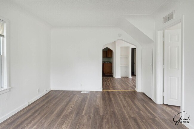 Building Photo - 8440 Orchard Ave