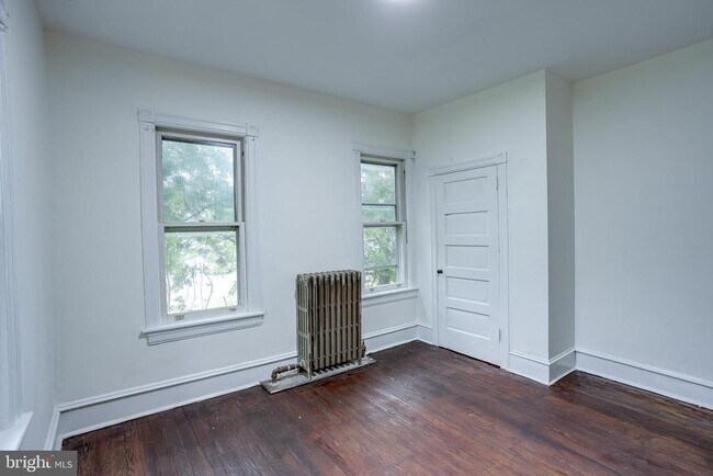 Building Photo - 422 Hainesport Lumberton Rd