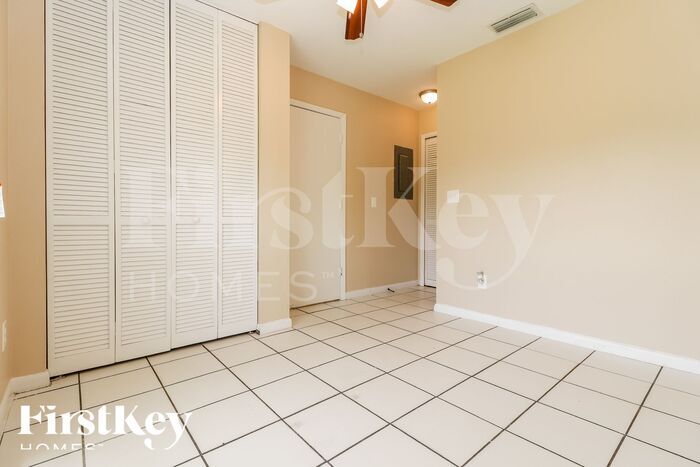 Building Photo - 17395 Dumont Dr