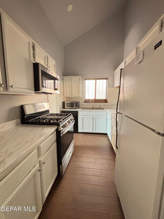 Building Photo - 10960 Ernie Banks Dr