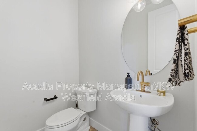 Building Photo - 1437 W Valley Dr