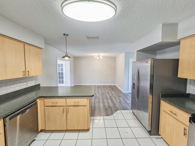 Building Photo - 608 Tangerine Dr