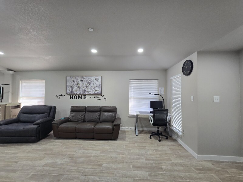 Building Photo - 1228 Sandwick Dr