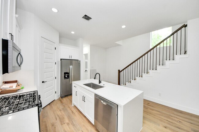 Building Photo - 8313 Venus St