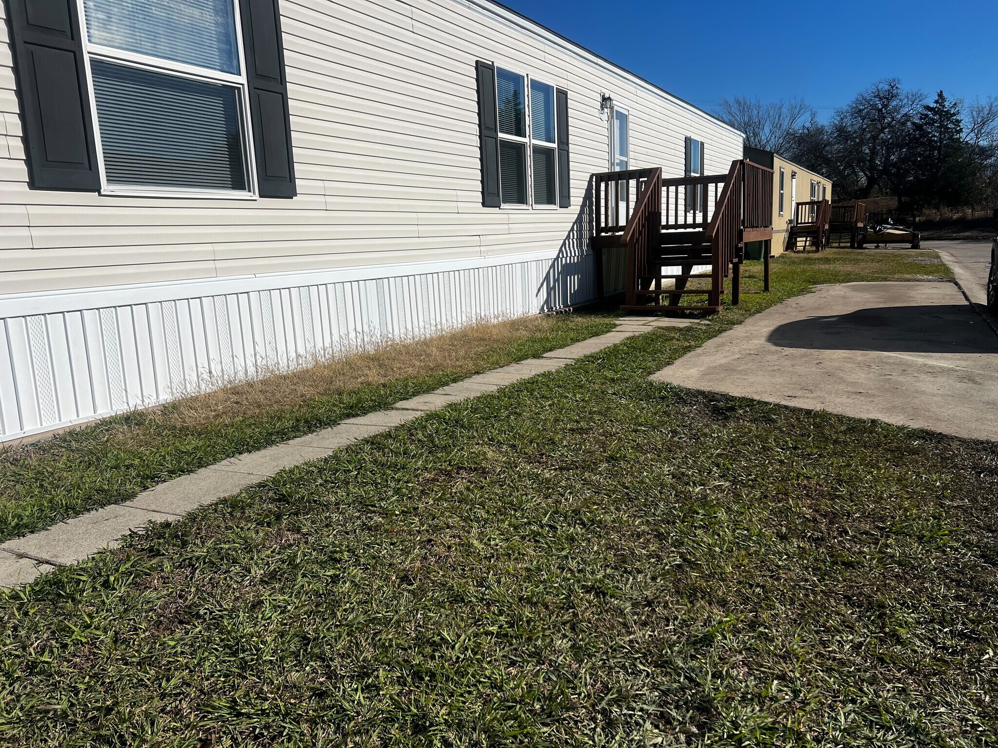 Building Photo - 709 N Collins Fwy