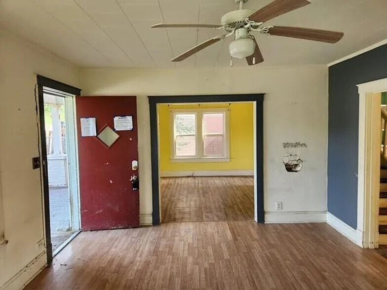 Building Photo - 209 Laurel St