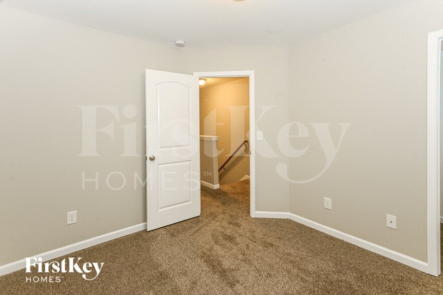 Building Photo - 5727 Natick Dr