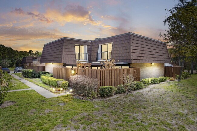 Building Photo - 5674 SE Riverboat Dr