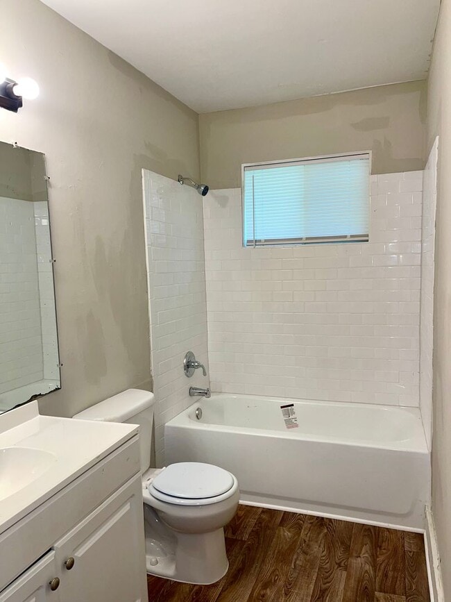 Building Photo - Amazing Deal On This 4 Bedroom/1.5 Bath Br...