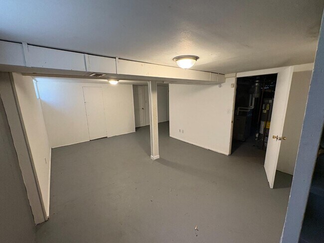Building Photo - 7861 Madison Dr