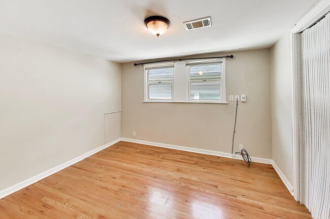 Building Photo - 4614 N Springfield Ave