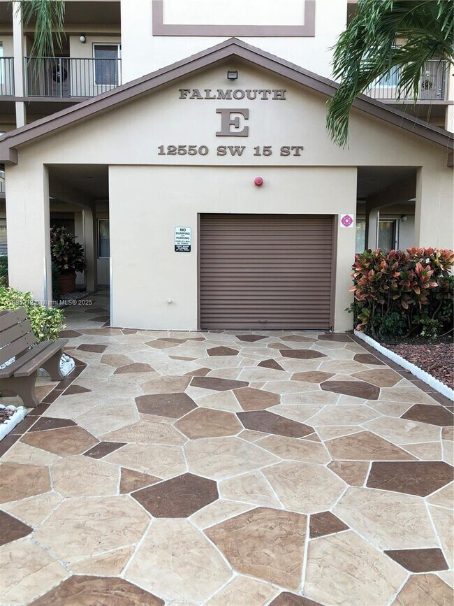 Building Photo - 12550 SW 15th St