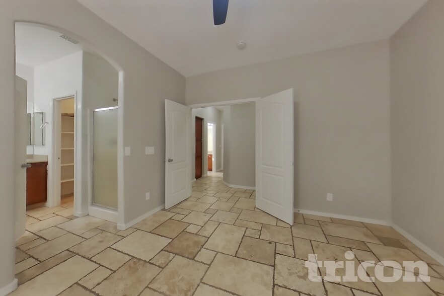 Building Photo - 504 W Beautiful Ln