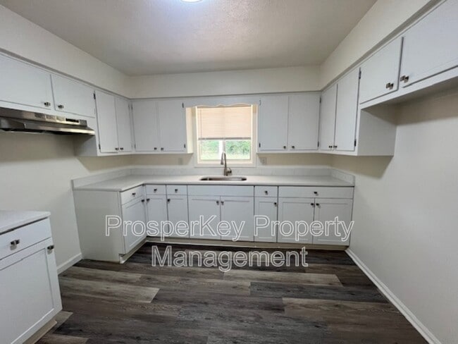 Building Photo - 3465 Melrose Dr