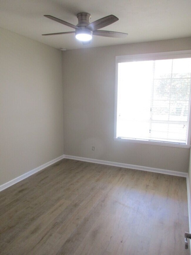 Building Photo - Mira Mesa - Canyon Bluff Complex - 2 Bed 2...
