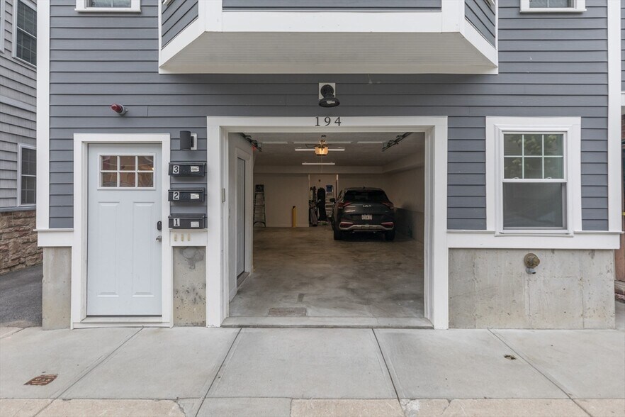 Building Photo - 194 K St