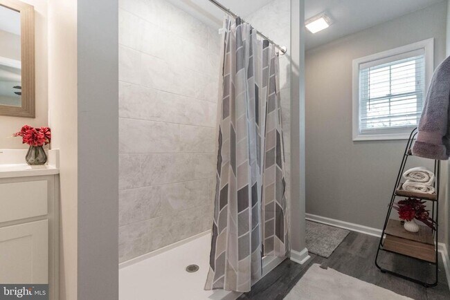 Building Photo - 342 Europa Way