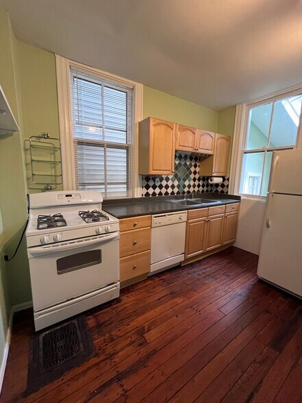 Building Photo - 1402 Hepburn Ave