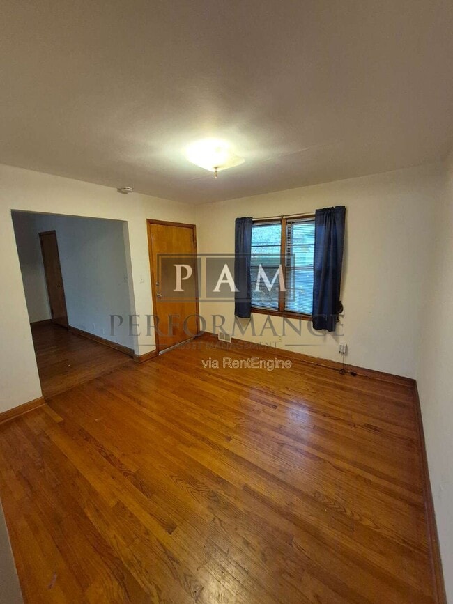 Building Photo - 328 N 68th St