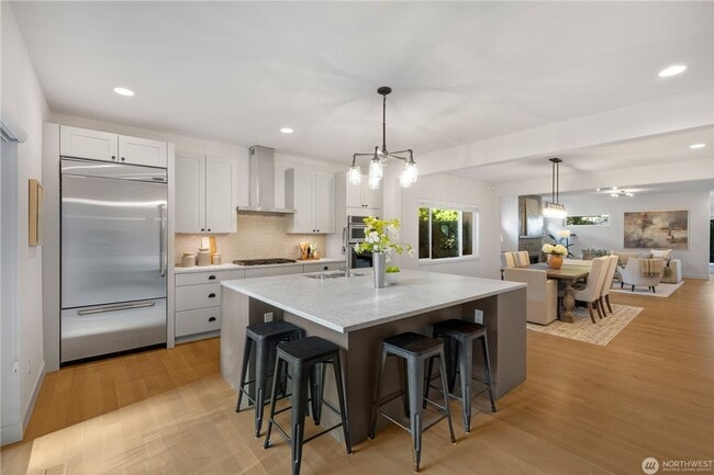 Building Photo - Modern Farmhouse Luxury in Coveted Matthews Beach Available NOW!