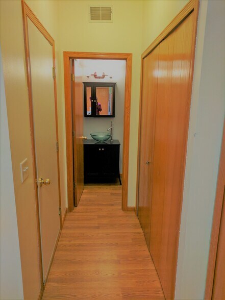 Building Photo - 3625 Vermilion Court North