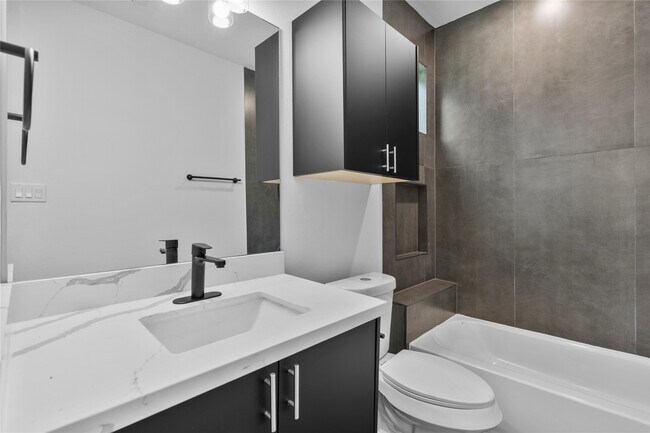 Building Photo - 3510 Saltus St