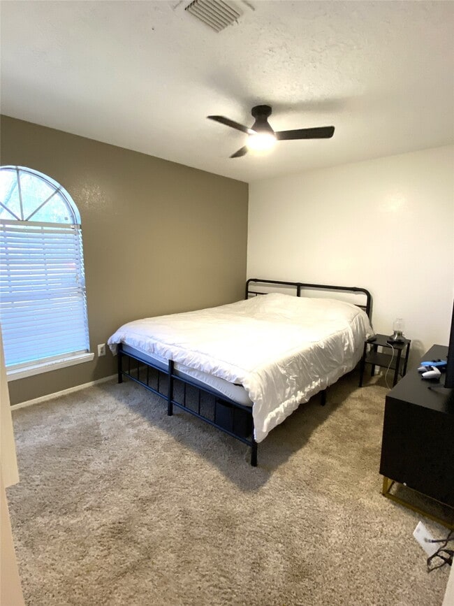 Building Photo - 9810 Shell Rock Rd