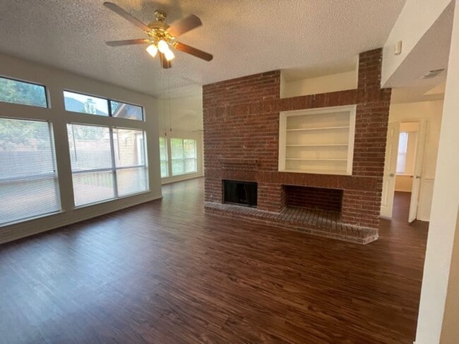 Building Photo - Nice 1 Story Home in Grand Prairie in Dall...