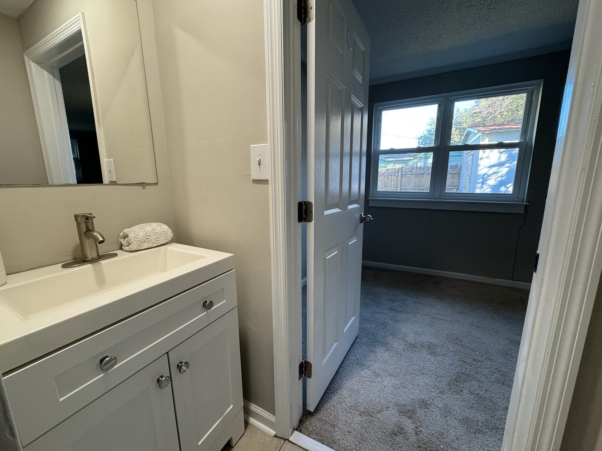 Building Photo - 2052 E 42nd St