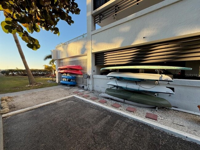 Building Photo - 11 Sunset Dr