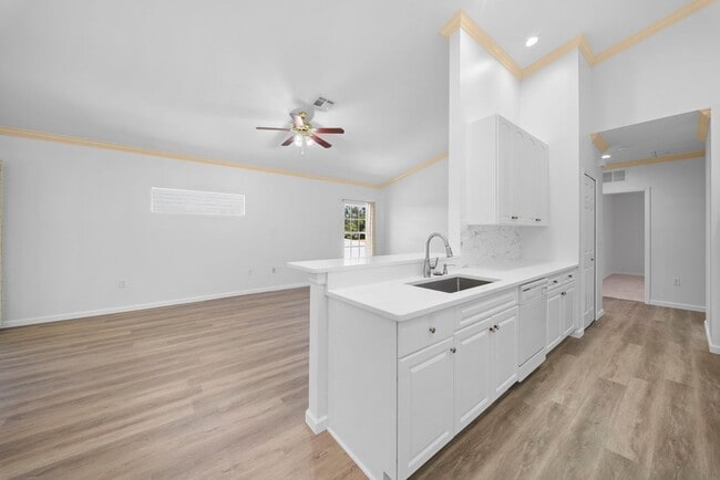 Building Photo - Nicely updated 3-bedroom, 2-bath upper-floor condo in Fort Myers