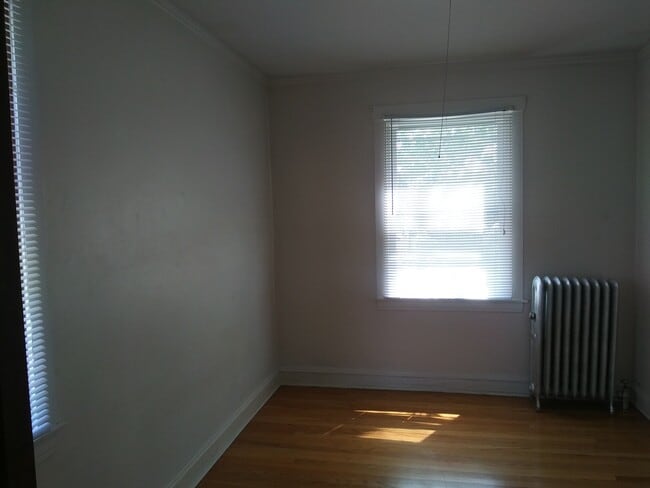 Building Photo - 3044 N Lockwood Ave