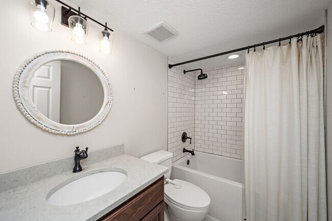 Building Photo - Stunning Remodeled 4BR Home w/ Pond View &...